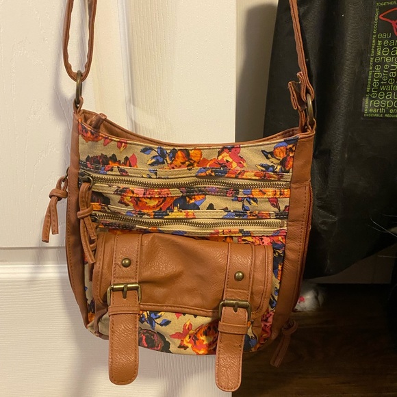 Over the shoulder/ cross body tan floral purse - Picture 1 of 2